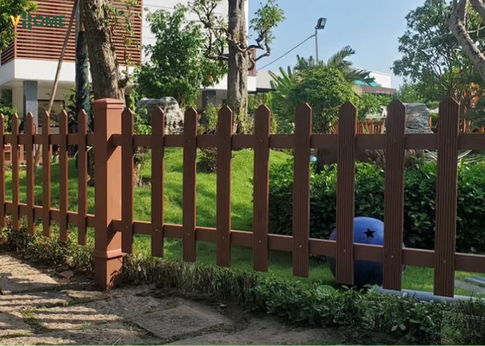Hàng rào làm từ thanh đa năng gỗ nhựa ngoài trời Hàng rào làm từ thanh đa năng gỗ nhựa ngoài trời