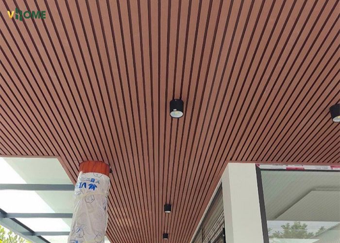 Lam sóng gỗ nhựa ngoài trời ốp trần trang trí Lam sóng gỗ nhựa ngoài trời ốp trần trang trí