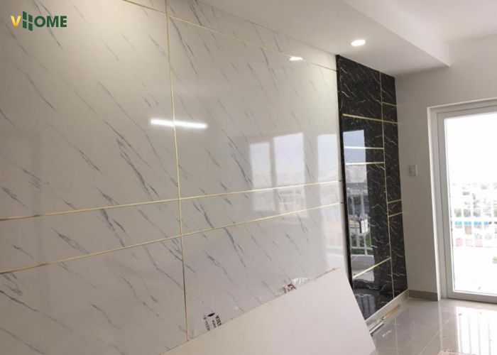 Tấm nano vân đá màu trắng kết hợp màu đen tương phản ấn tượng