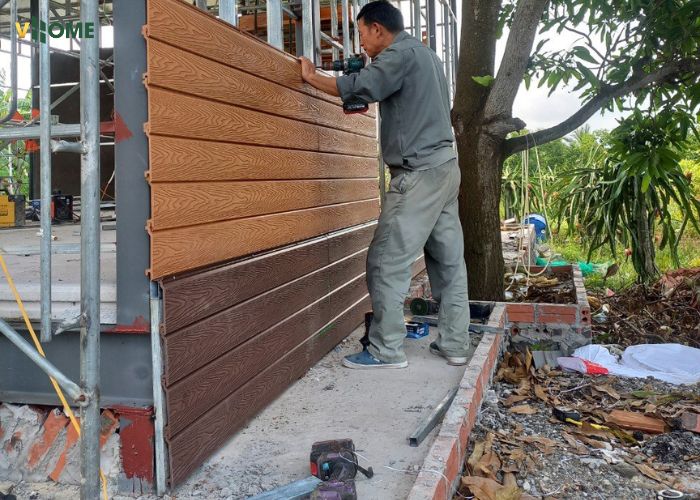 Bắn vít cố định tấm ốp gỗ nhựa ngoài trời vào hệ khung xương Bắn vít cố định tấm ốp gỗ nhựa ngoài trời vào hệ khung xương