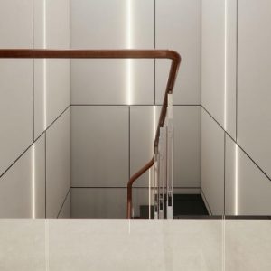 Tấm ốp than tre màu trắng TT28 sử dụng ở hành lang