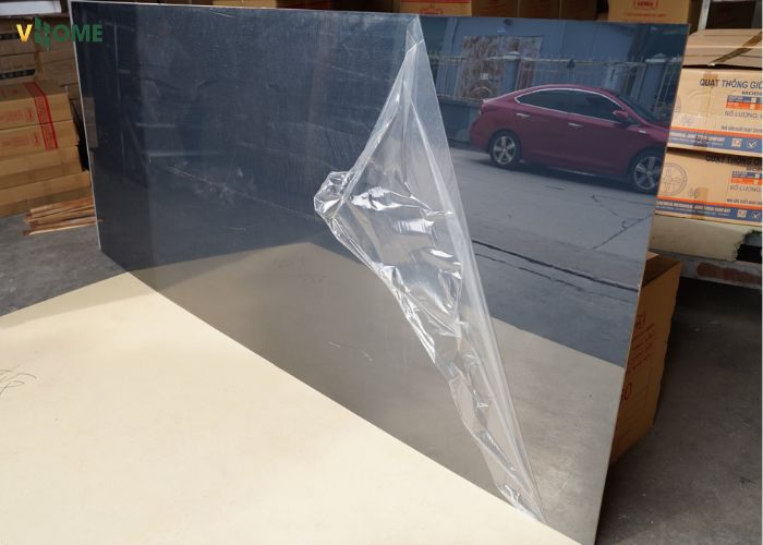 Tấm ốp than tren tráng gương màu bạc