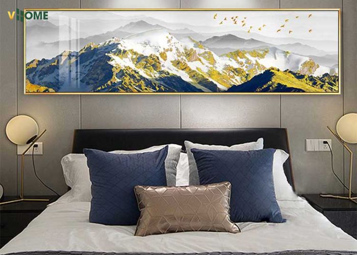 Hình ảnh núi vững chãi tượng trưng cho sự ổn định, giúp gia chủ ngủ ngon Hình ảnh núi vững chãi tượng trưng cho sự ổn định, giúp gia chủ ngủ ngon