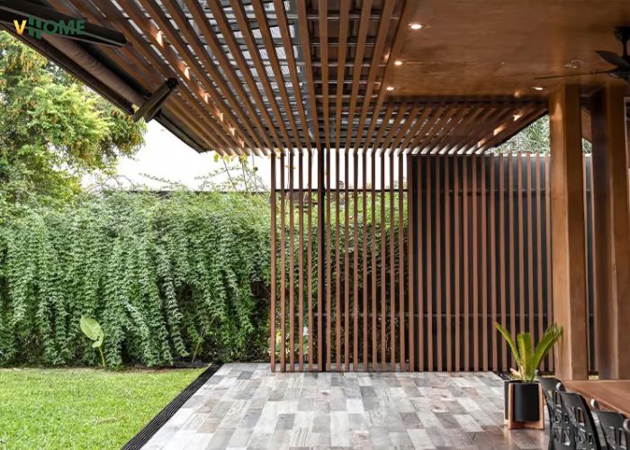 Sử dụng thanh lam gỗ nhựa phủ polymer trang trí không gian ngoại thất