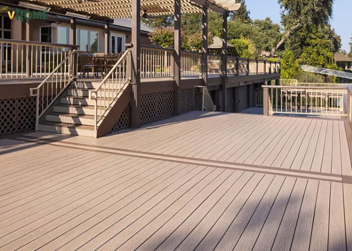 Sản ban công làm bằng gỗ nhựa lỗ tròn