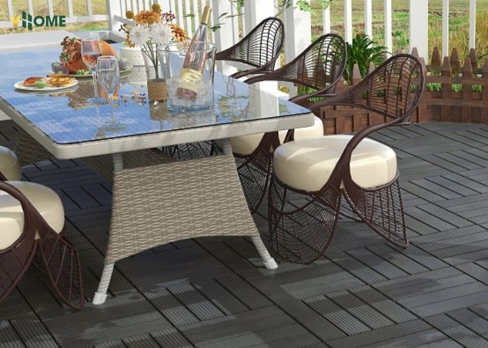 Lát sàn ban công bằng vỉ gỗ nhựa ngoài trời