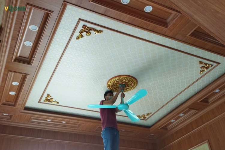 Hoàn thiện trần nhựa giả gỗ 