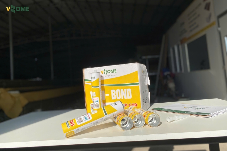 Keo dán tấm nhựa ốp tường tránh bong, hở mép