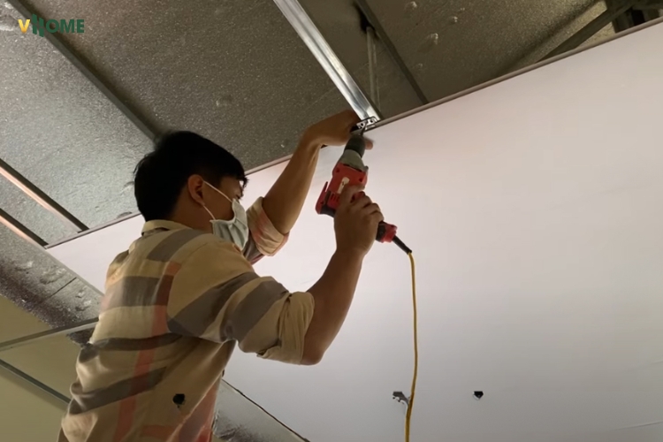 Ốp tấm trần Nano lên khung – ghép hèm – cố định