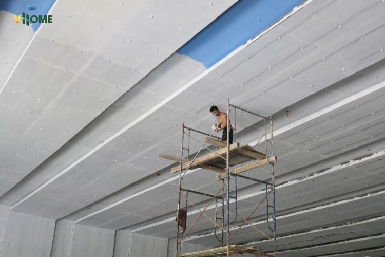 Trần nhựa chống nóng có mát không?