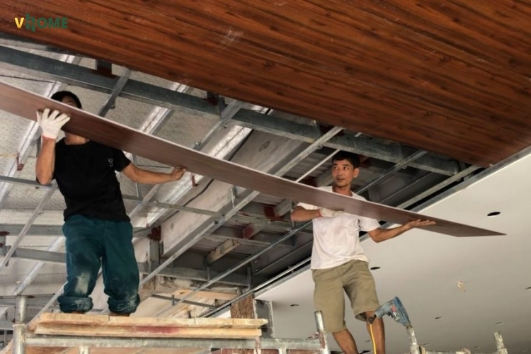 Trần nhựa phù hợp thi công cho nhà cấp 4 mái tôn