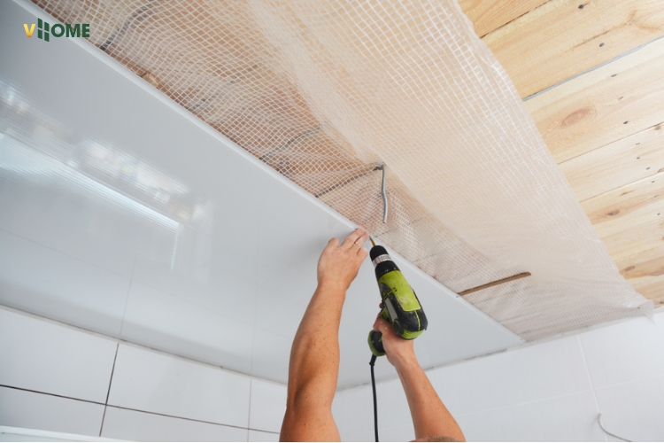 Thi công trần nhựa nano trong nhà vệ sinh