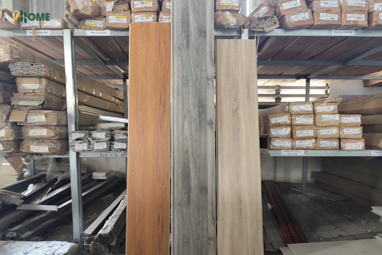 Đến kho Vhome để xem mẫu sàn nhựa giả gỗ hèm khóa trực tiếp