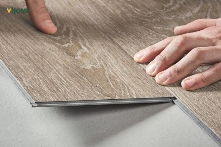 Tiếp tục lắp ghép các tấm sàn nhựa còn lại