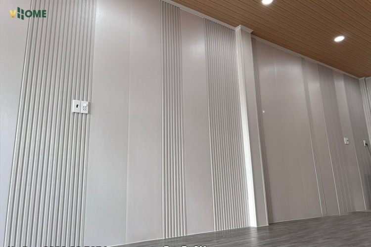 Lam sóng nhựa màu trắng được nhiều người lựa chọn