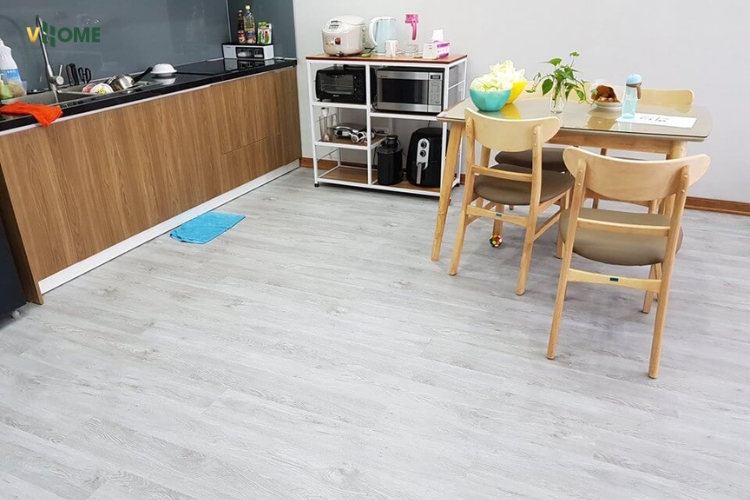 Đặc điểm cần biết của sàn nhựa giả gỗ màu trắng