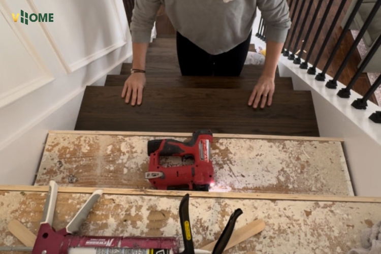 Thi công bậc cầu thang nhựa giả gỗ